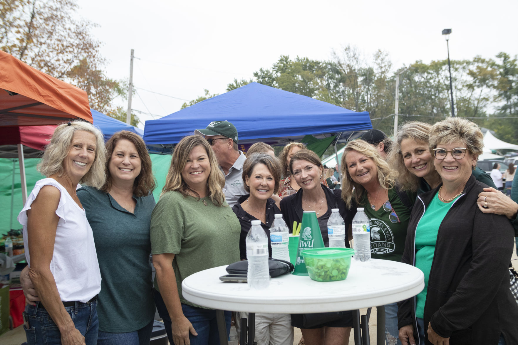 Illinois Wesleyan University alumni and fans